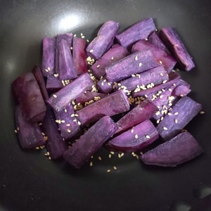 紫芋でお芋スティック・大学芋風